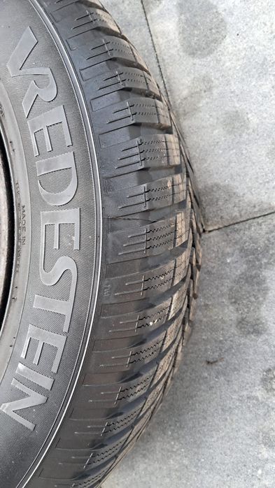 Cauciucuri de iarnă 195/65/15Vredestein