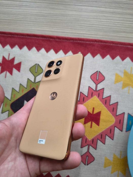 Motorola Edge 50 Neo 12GB RAM / 512GB – Garantie pana in iulie 2027