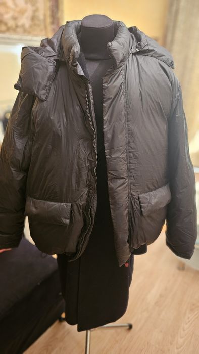 Продаётся отличная куртка пуховик.