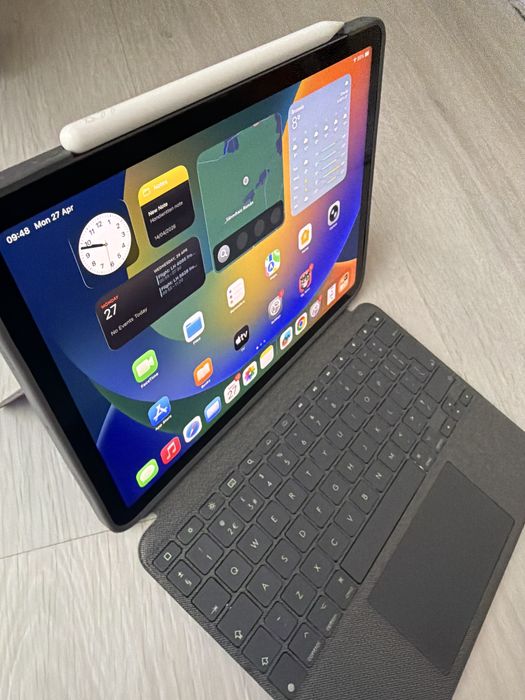 Ipad Air 5 th generation + tastatura + pencil