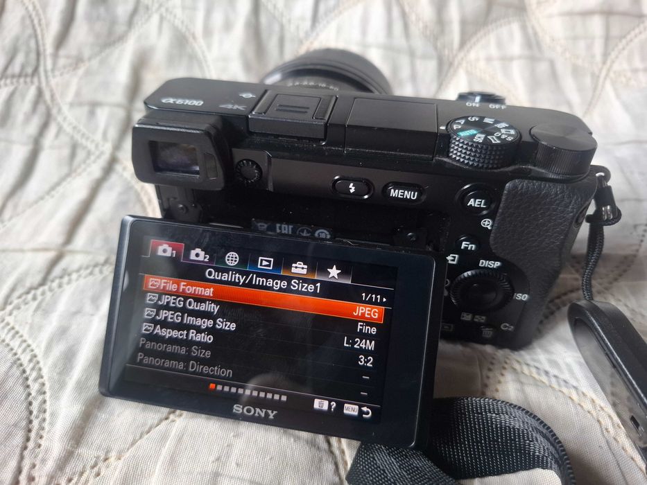Фотоапарат Sony a6100 на 755 кадъра
