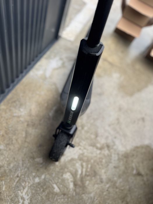 Trotineta electrica cu boxa bluetooth