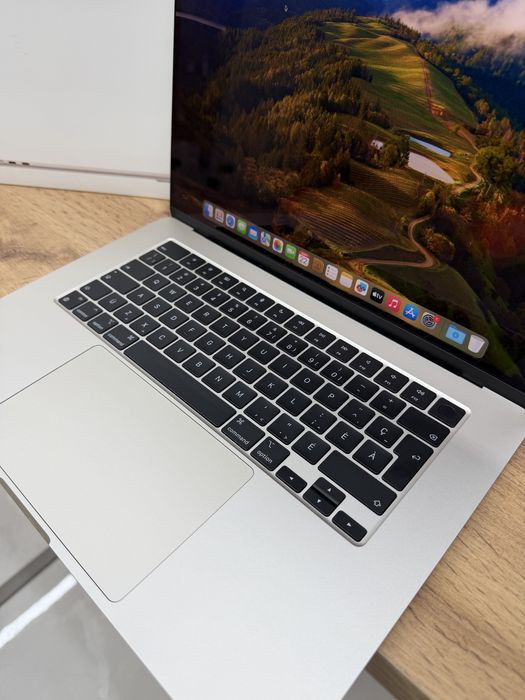 Новый MacBook Air 15 M3 8/512 gb | iStatus