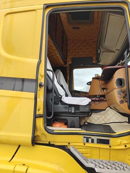 Se vinde   Scania V8