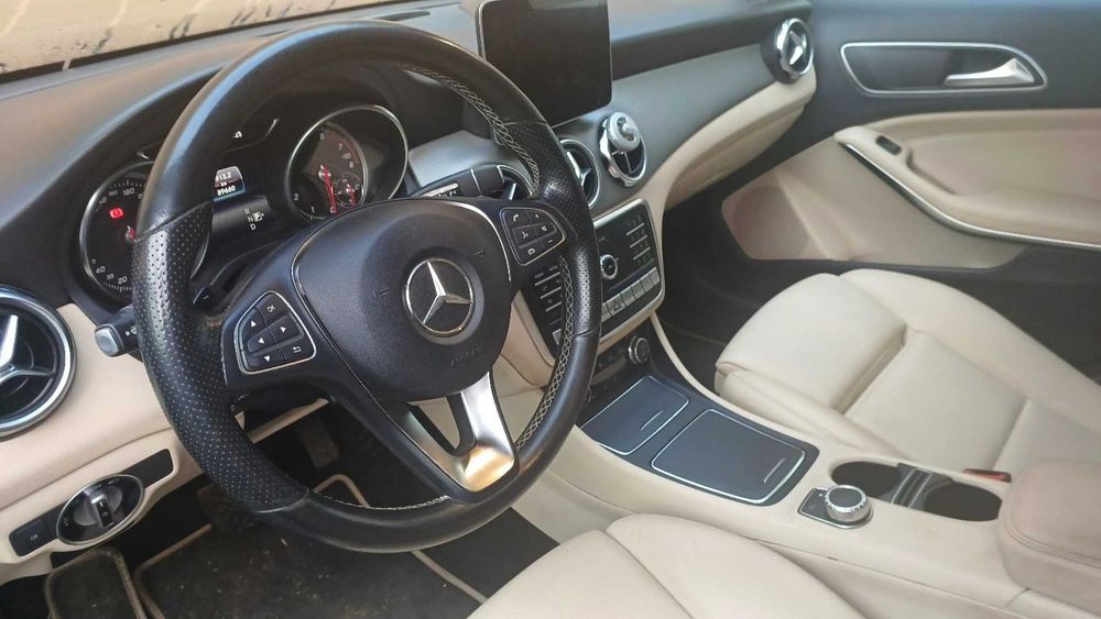 GLA 220 4MATIC (4x4) Piele 89.800km An 2020 Service doar la MERCEDES