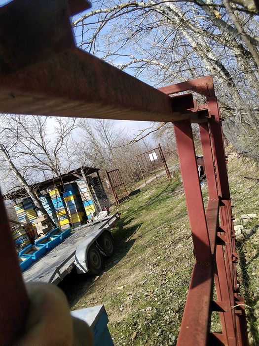 Продавам пчеларска платформа.