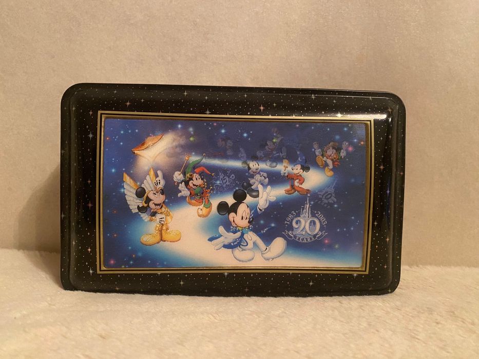 Жестяная коробка Микки и Минни Маус