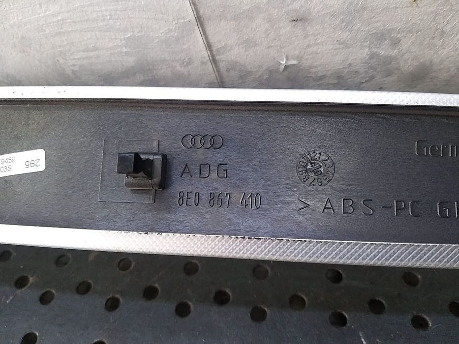 Ornament cromat usa dreapta fata audi a4 b7 8e 8e0867410