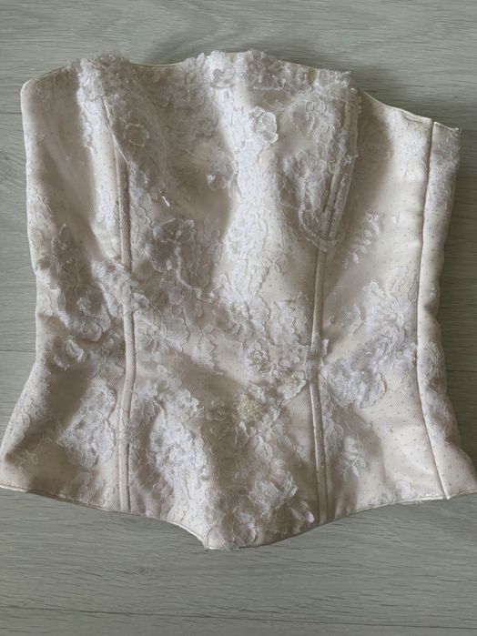 Сватбено Бюстие.