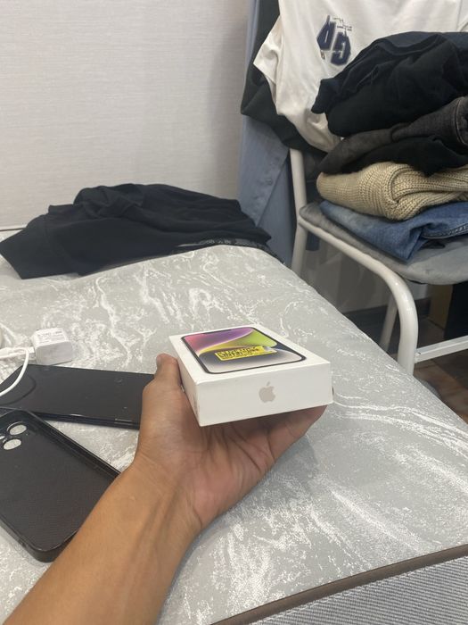 Apple iPhone 14  хорошом состояани  eSIM