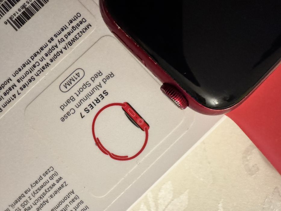 Vând Apple Watch Series 7 – 41 mm, Aluminium, Red – 700 lei