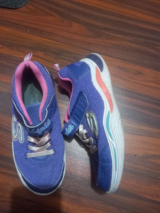 Adidași skechers mărimea 35