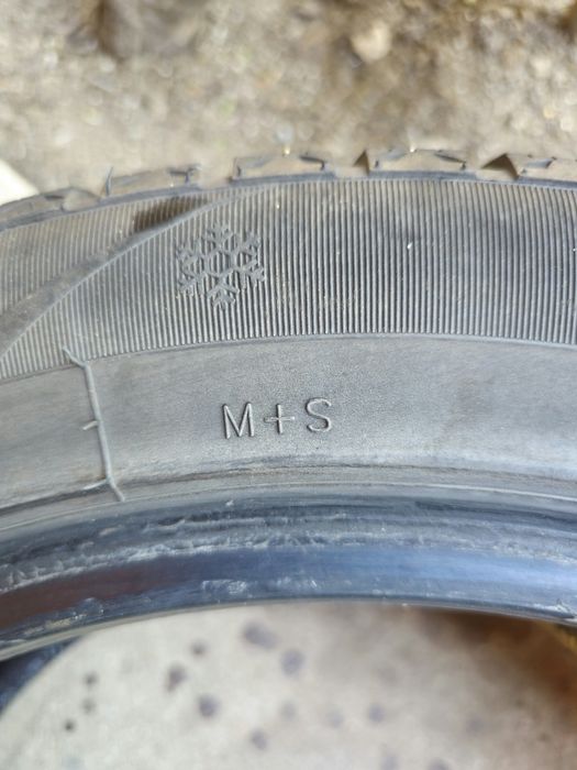 Vând 2 cauciucuri in stare bună