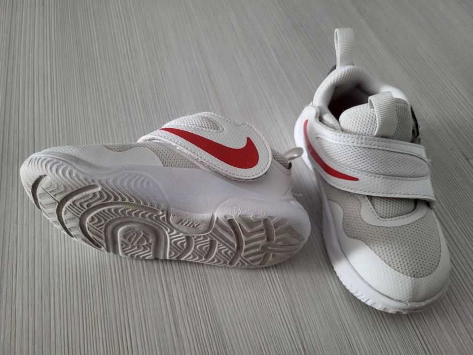 Vand adidasi Nike marimea 26