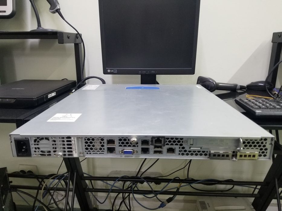 Сервер с комплектом креплений