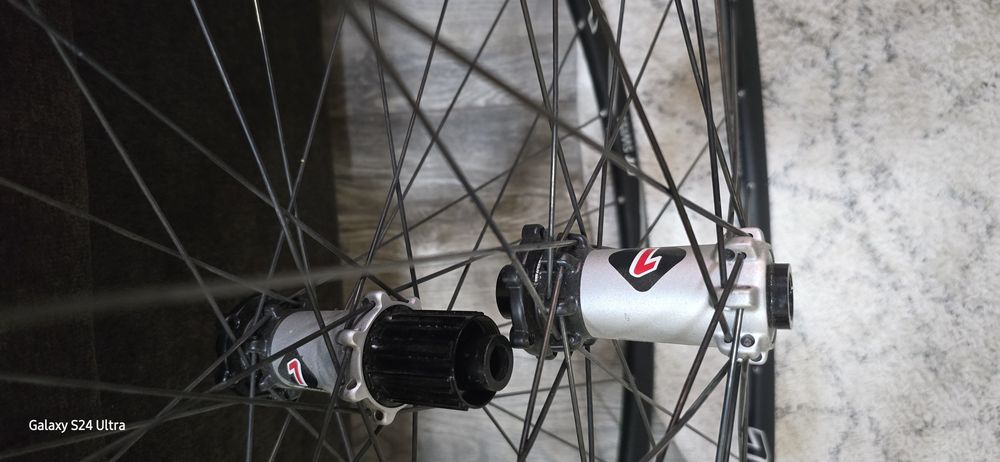 HoBu kanлu DT swiss xr 1501 ratchet глaвuнu. 29 цола 15x100 12x142