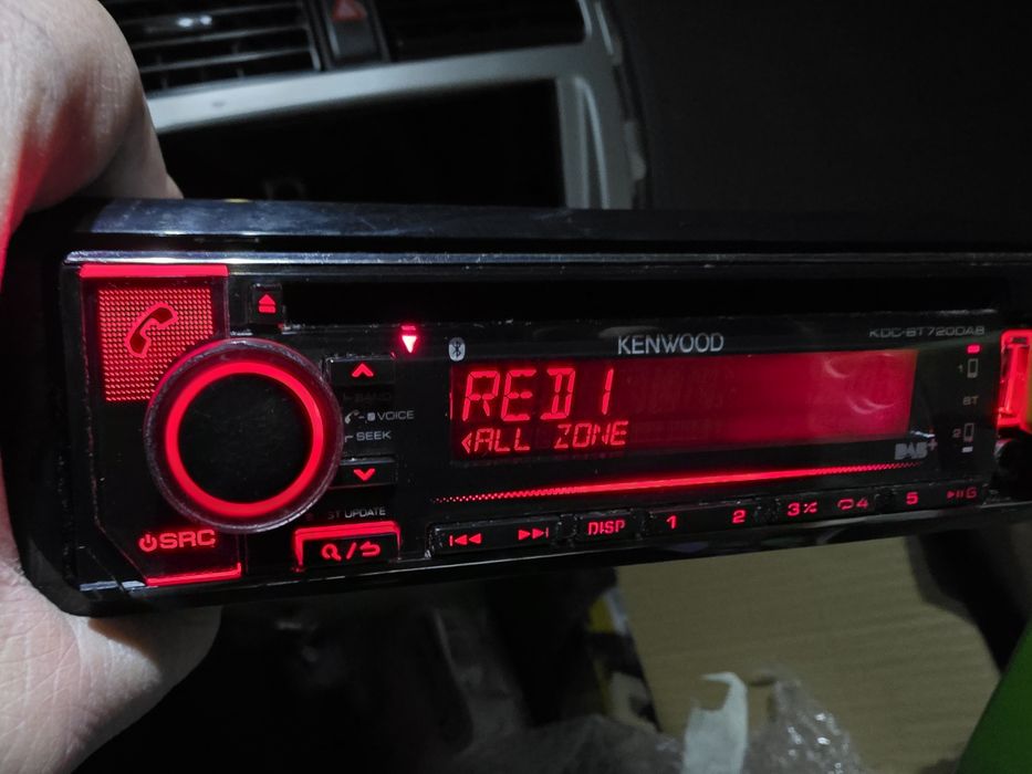 Продавам Kenwood kdc-bt720dab