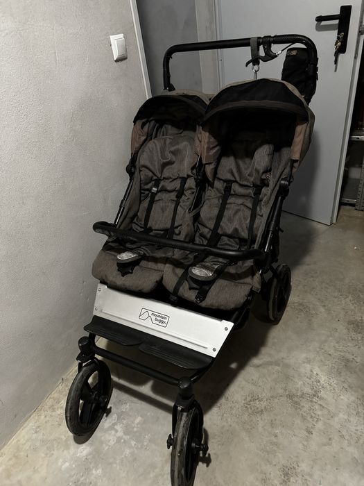 Коликча за близнаци