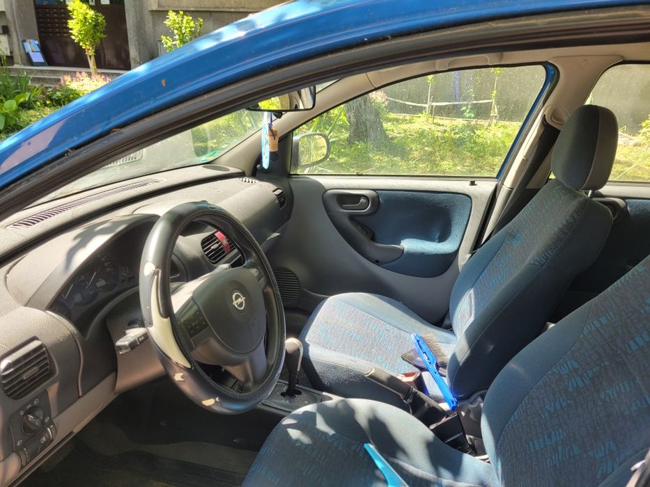 Продавам опел корса полуавтомат