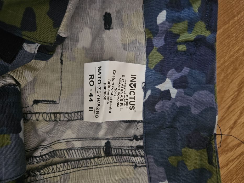 Haine militare albastre