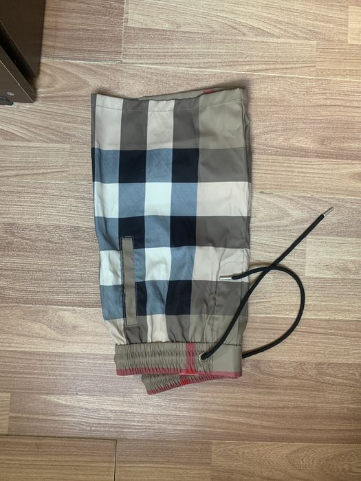Pantaloni scurti Burberry - Pret Negociabil