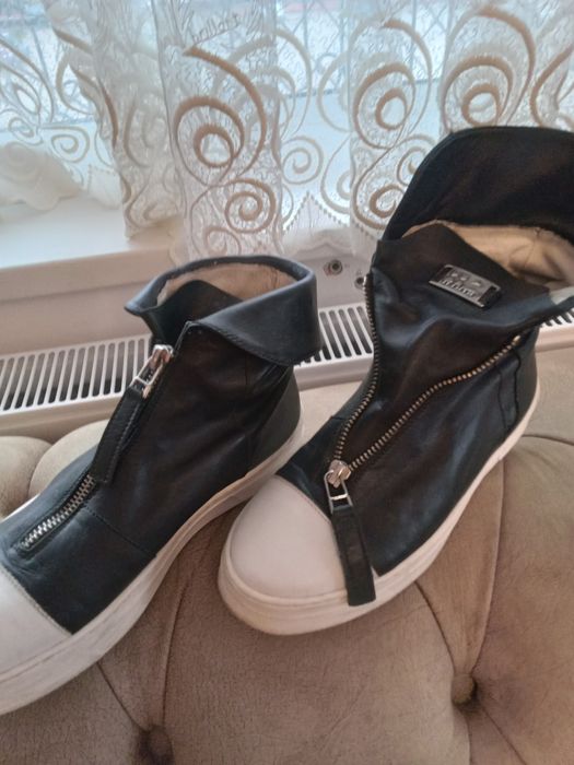 Дамски боти и ботуши