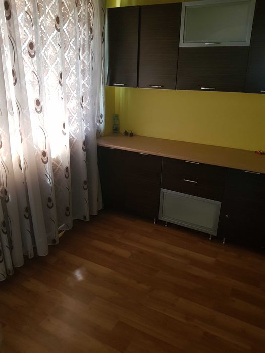 Inchiriez apartament cu 3 camere Caracal, zona Dr. Marinescu bl. 9, sc 2, ap 20..etaj 4..pret 1400 ron