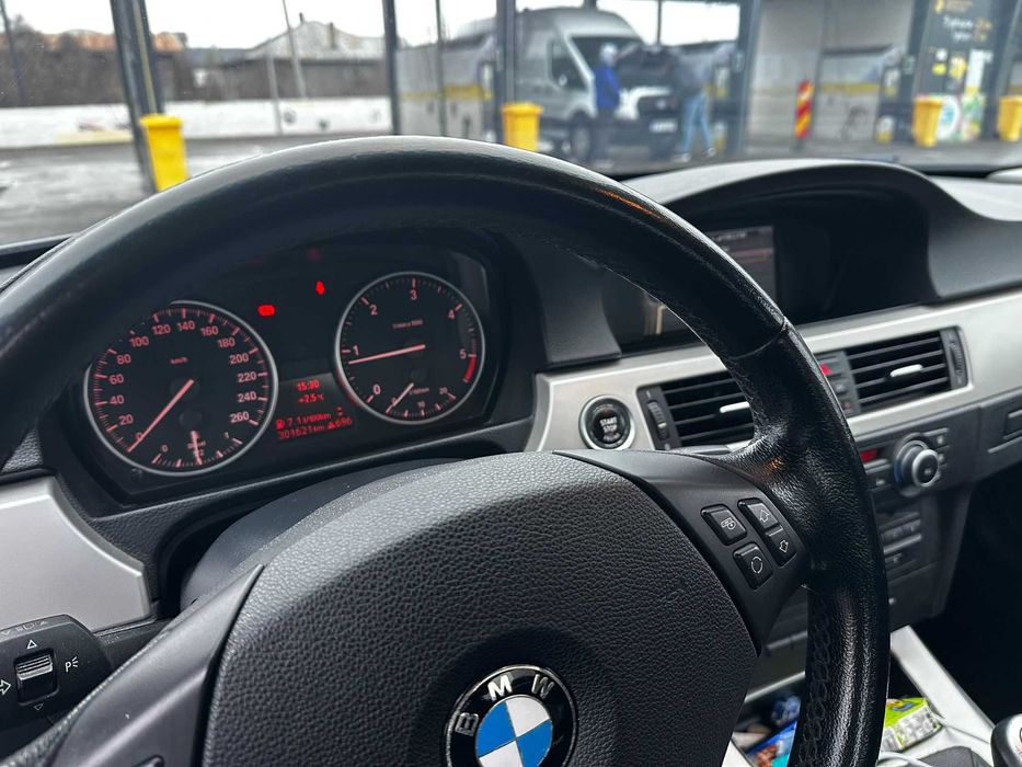 BMW 320 facelift 2011