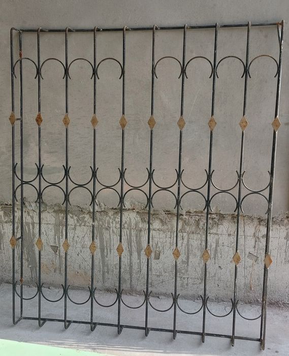 Продаются металлические решётки на окна — 4 шт.