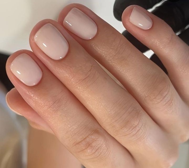Unghii cu gel ,semi-mani/ pedi