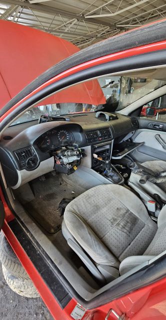 Usa / Portiera spate dreapta /647 Volkswagen VW Golf a 4-a generatie