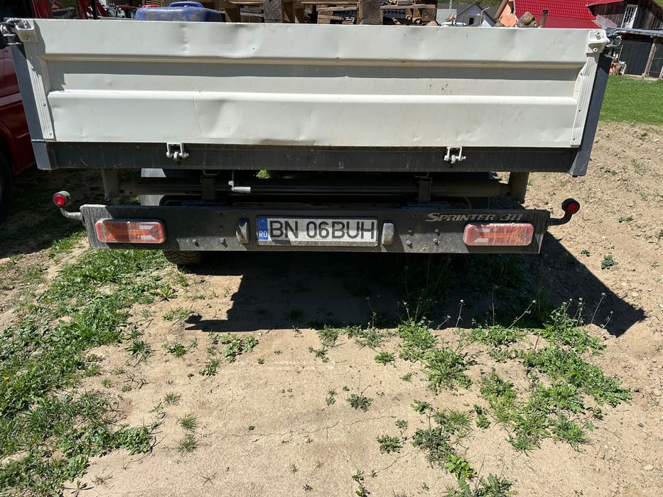 Vând camionetă Mercedes basculabil
