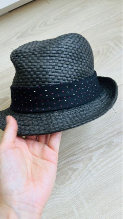 Pălărie Neagră cu Bandă cu Buline Colorate