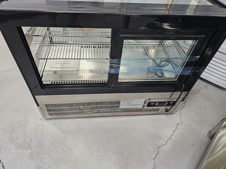 Хладилна витрина  три размера Професионална цена от 1700 лв чисто нови