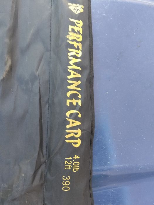Se vând 3 lansete crap 3.9 m cu mulinete Wind blade 7000 cu bait runner echipate cu fir