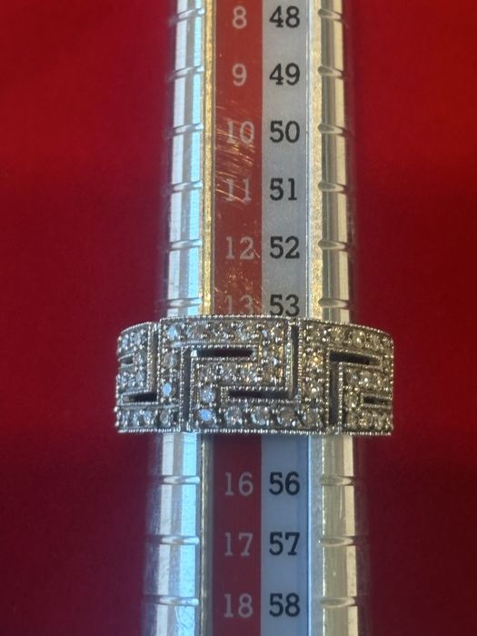 Златни 18 каратови изделия с диамнти  Сертификат