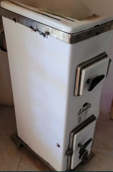 Vând două Sobe pe lemne