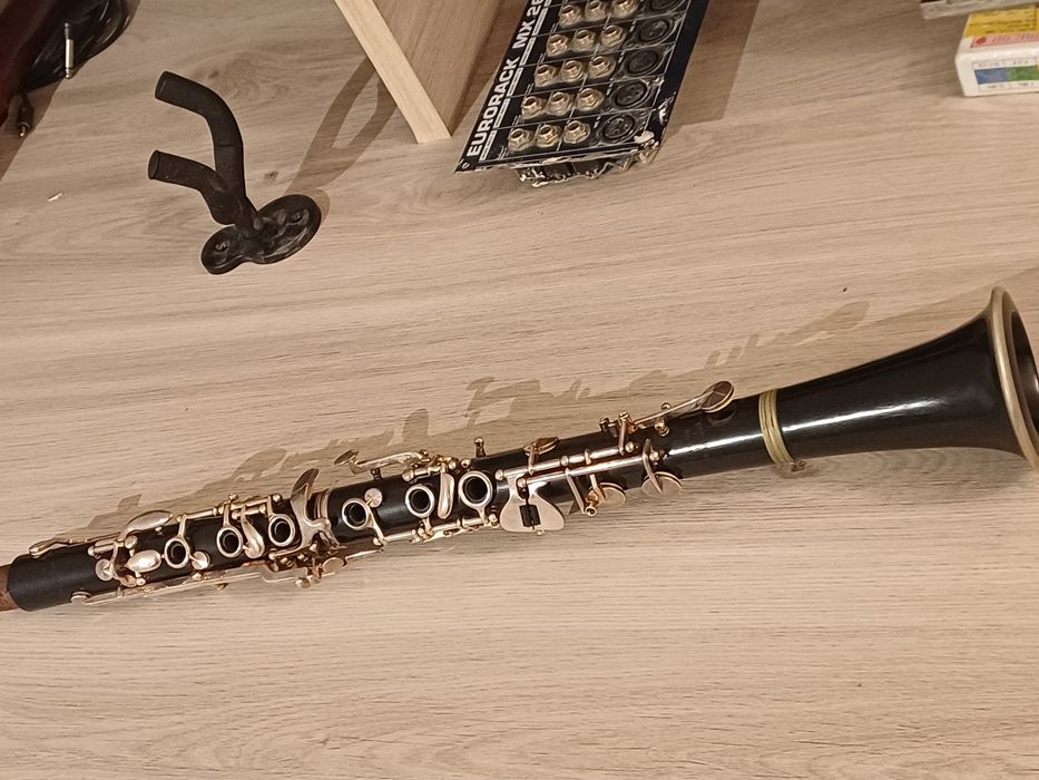 Vand clarinete intregi si  incomplete