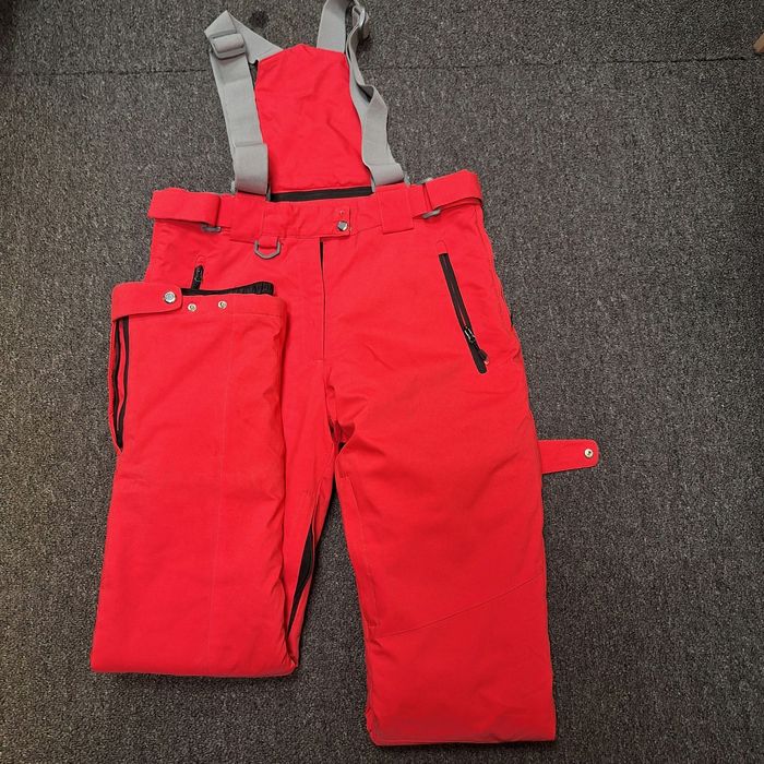 Горнолыжный комбинезон