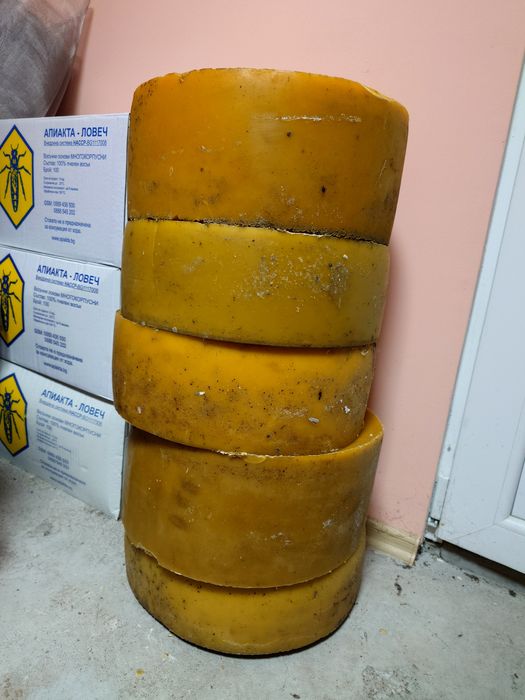 Продавам Пчелен восък