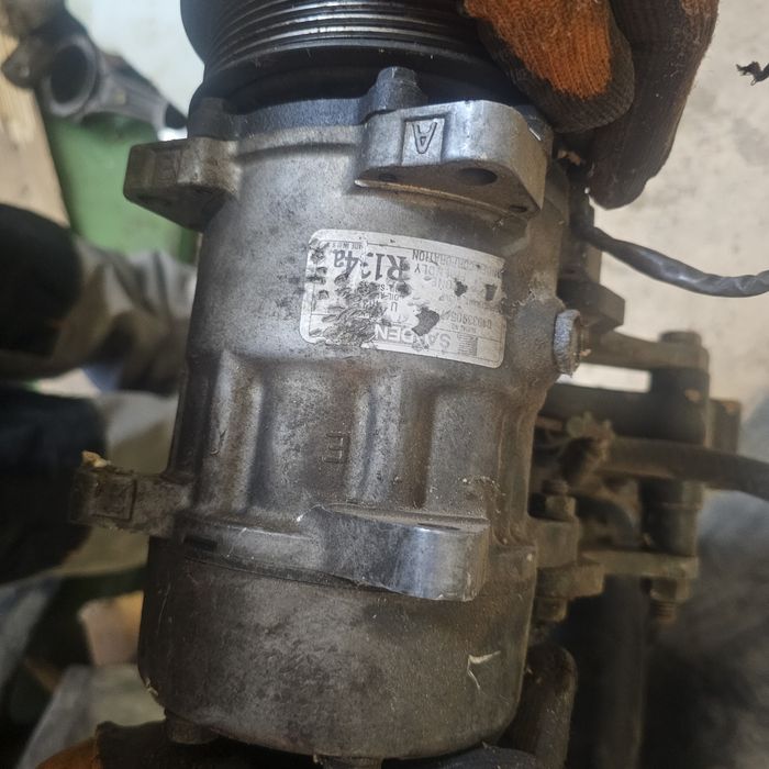Запчасти от трактора Buhler
