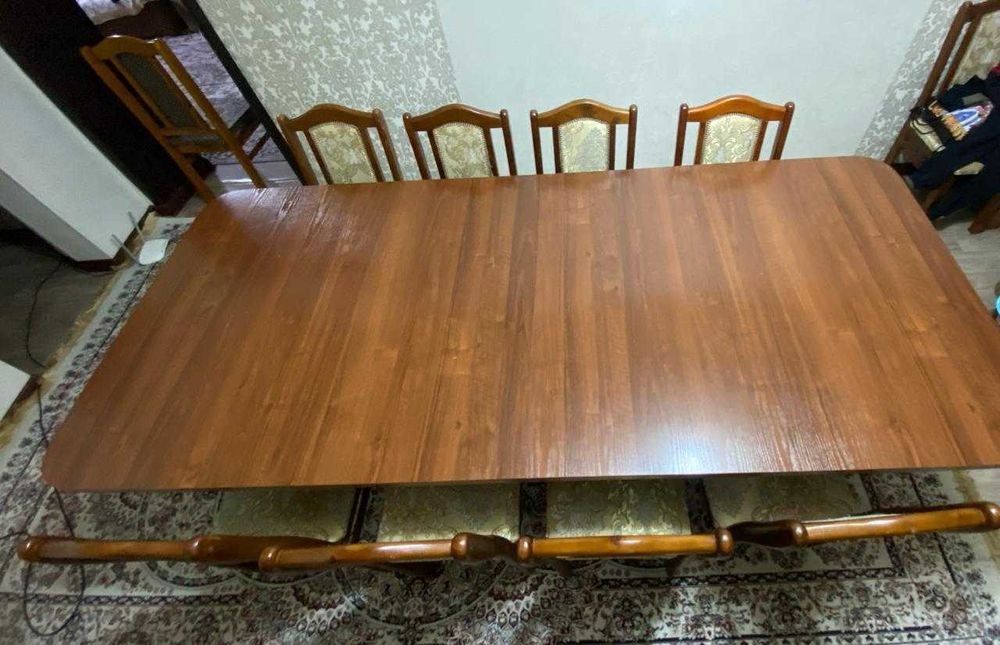 Стол для гостинной