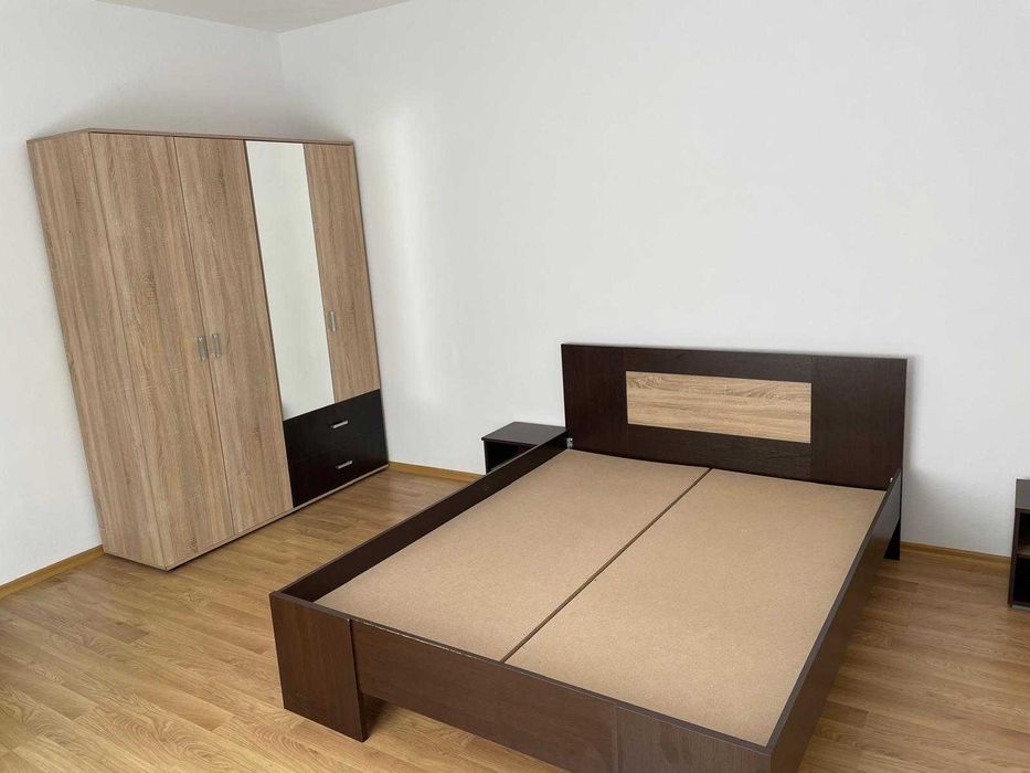Casa singur in curte
