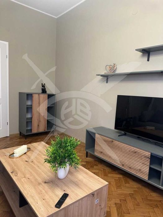 Дава се под наем Тристаен апартамент в София, Медицинска академия - 90 кв.м за 1000 € - Снимка #1