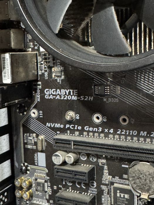 Vand KIT procesor + placa de baza + sursa + carcasa