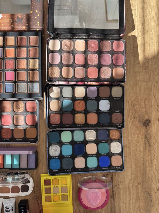 Гримове: Dwtn Paris, Revolution, Essence, Wibo, BellaPierre