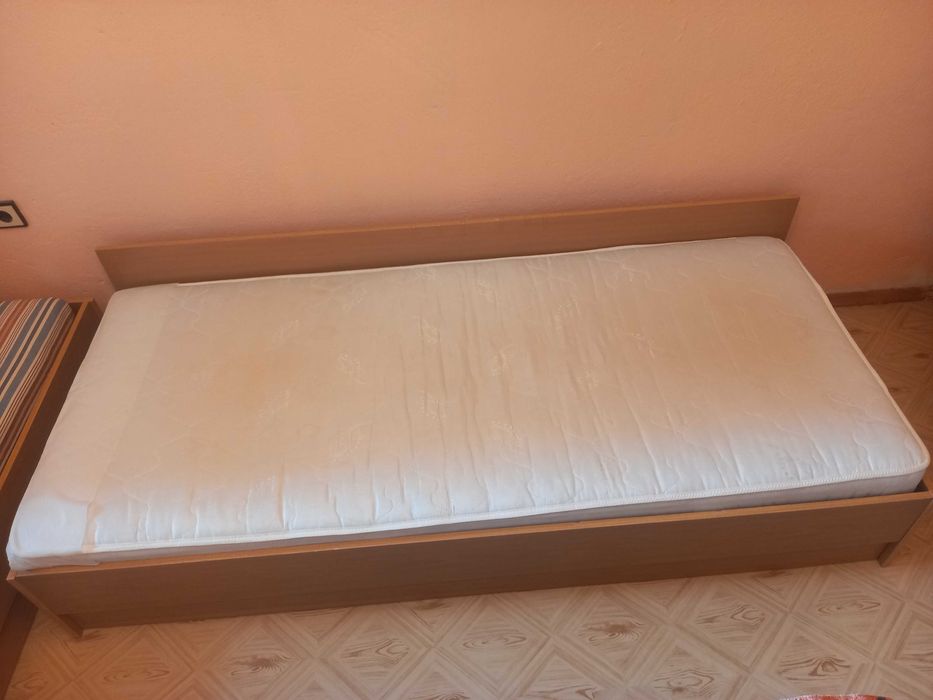 Единично легло с матрак