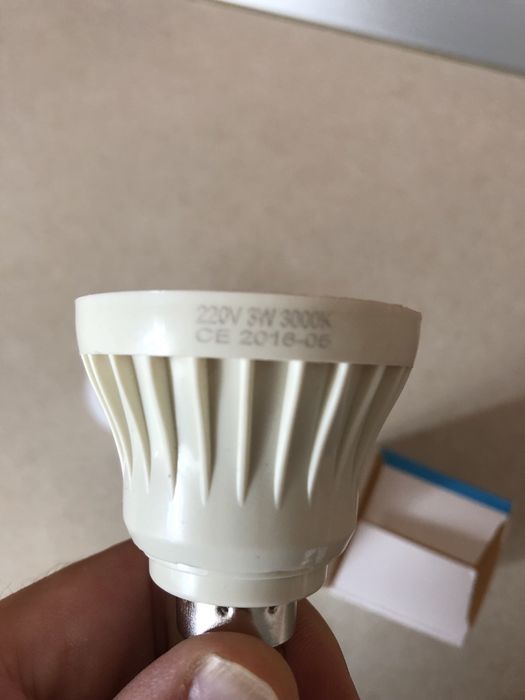 Vand becuri led E14 3W lumina calda 3000k