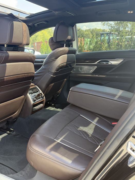 Bmw 750Li 450cp