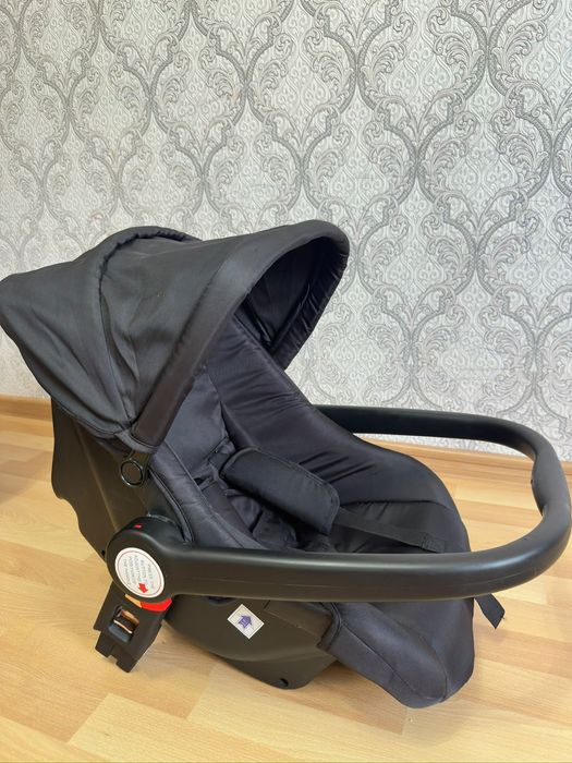 Продам детскую коляску 3/1